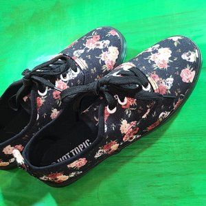 Hot Topic Keds Black with Roses and Skulls - NEW With TAGS!!